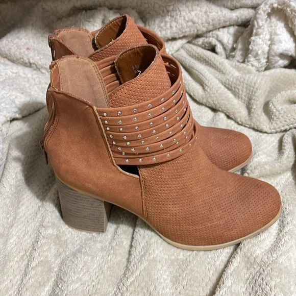 [SOLD]DOLCE by mojo moxy rust colored booties 8.5 - Picture 3 of 3